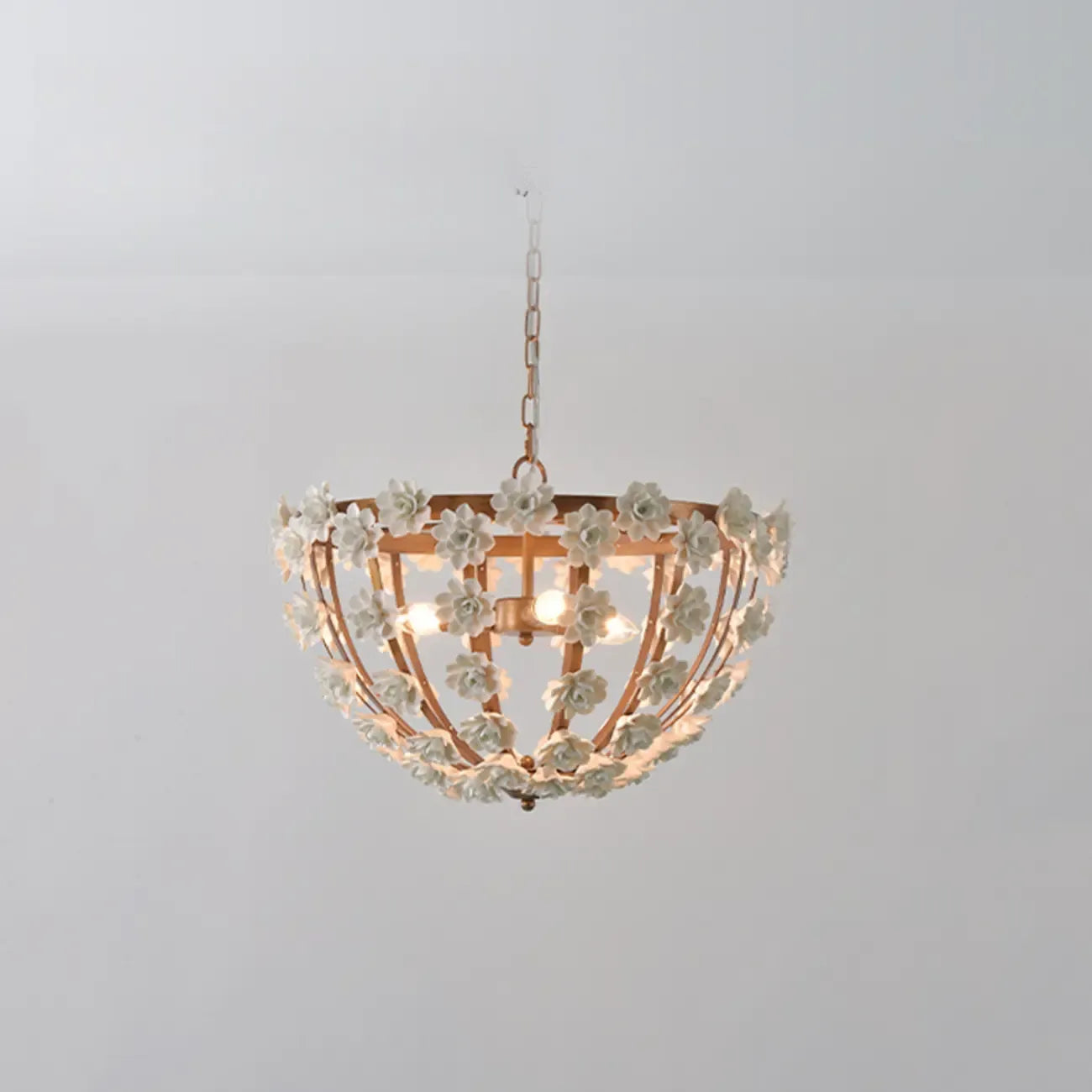 Lustre moderne en céramique en forme de dôme pour une salle à manger élégante