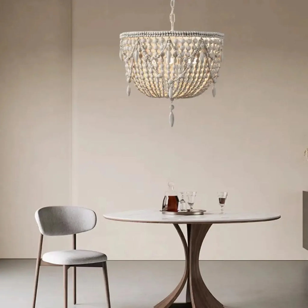 Lustre élégant à perles blanches pour salle à manger moderne