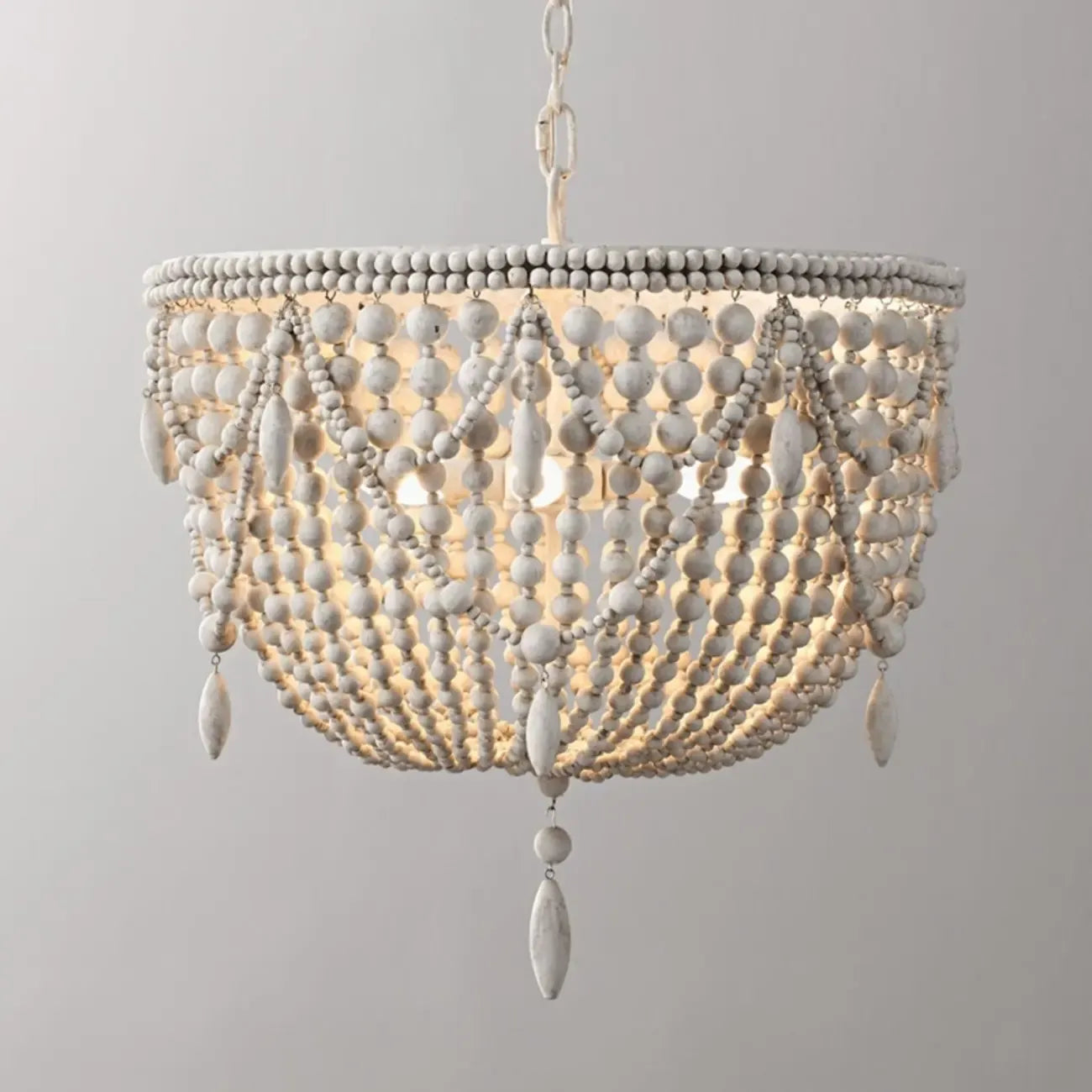 Lustre élégant à perles blanches pour salle à manger moderne