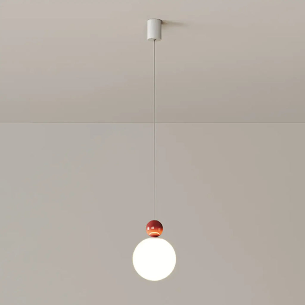 Suspension ronde design en forme de lune avec détails perlés pour la décoration intérieure
