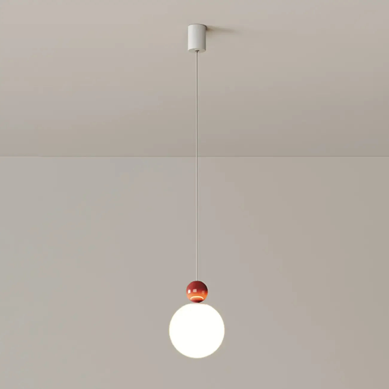 Suspension ronde design en forme de lune avec détails perlés pour la décoration intérieure