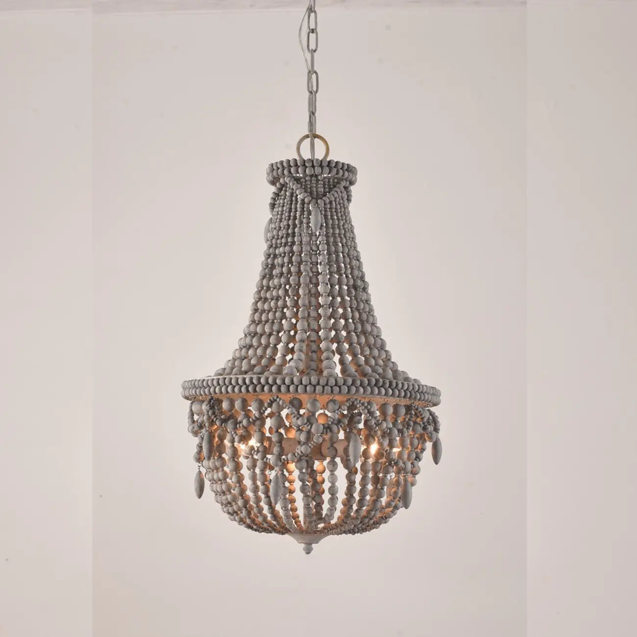 Lustre élégant à perles blanches pour salle à manger moderne