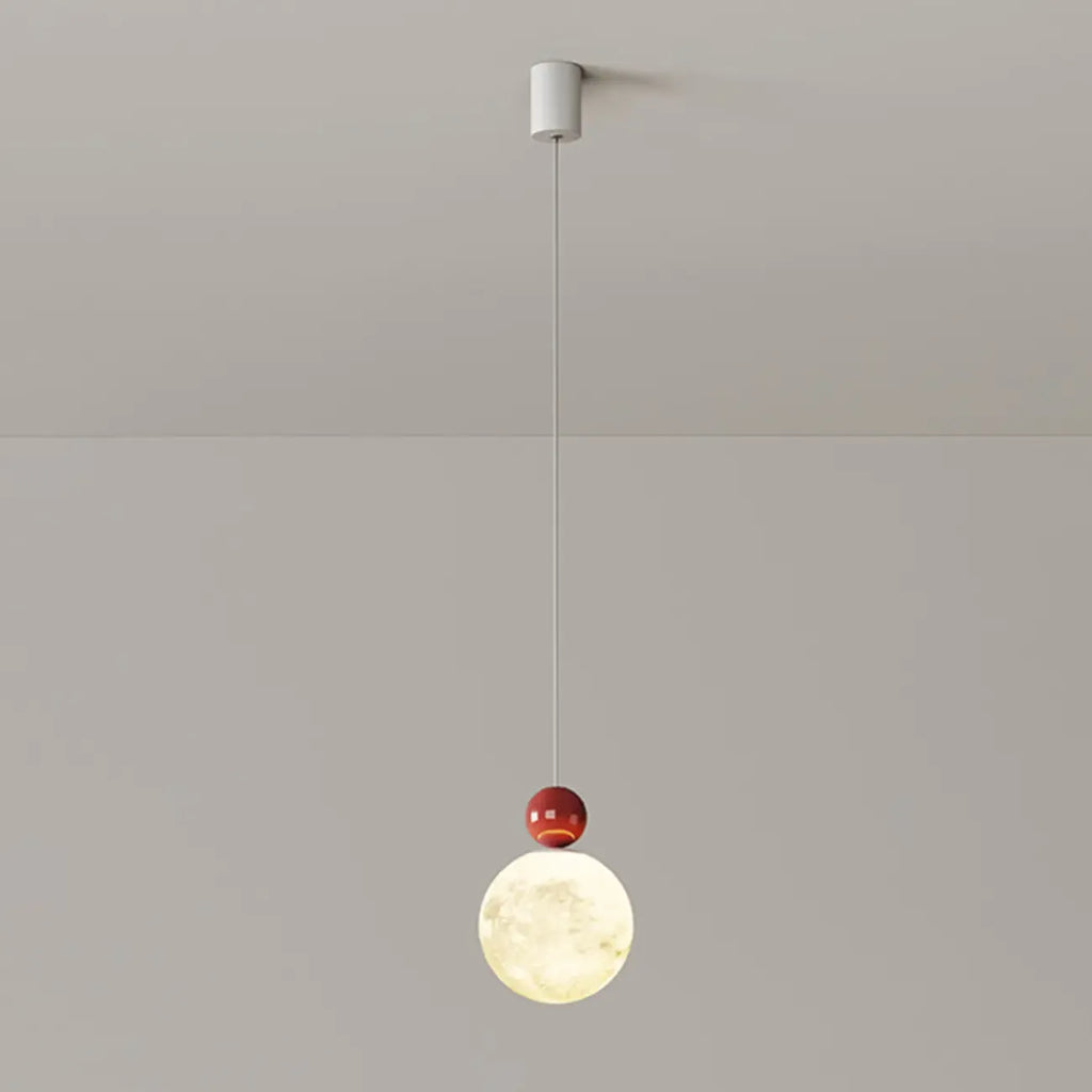 Suspension ronde design en forme de lune avec détails perlés pour la décoration intérieure