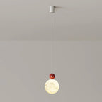 Suspension ronde design en forme de lune avec détails perlés pour la décoration intérieure