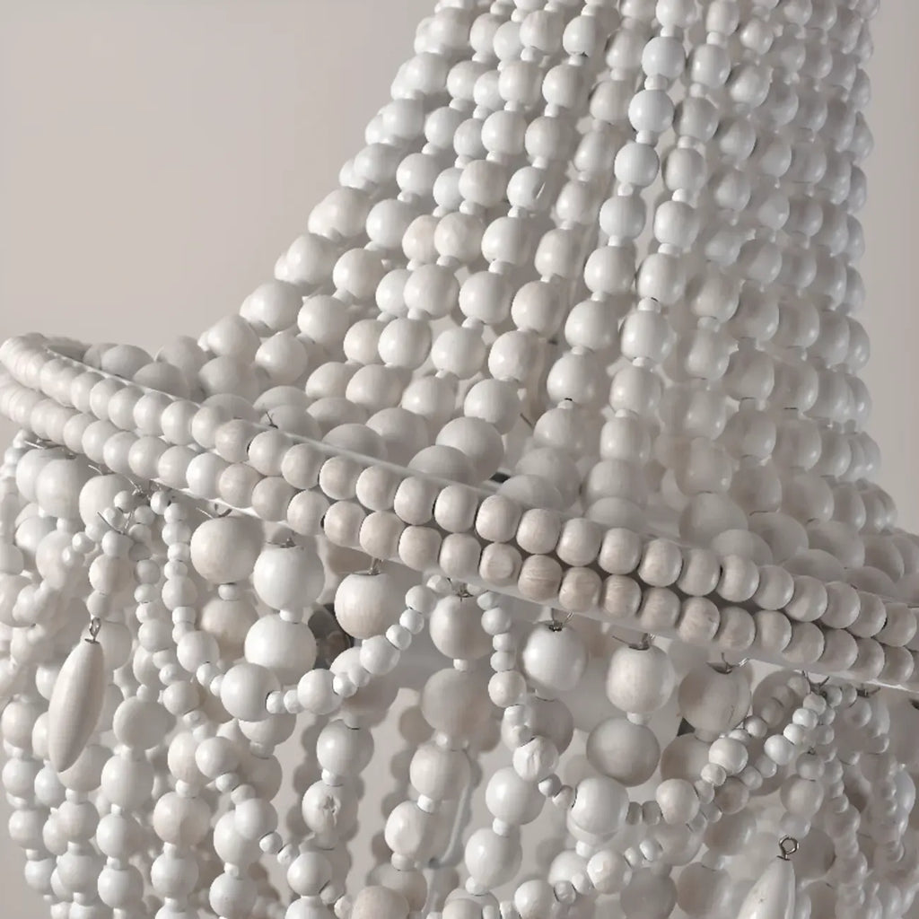 Lustre élégant à perles blanches pour salle à manger moderne