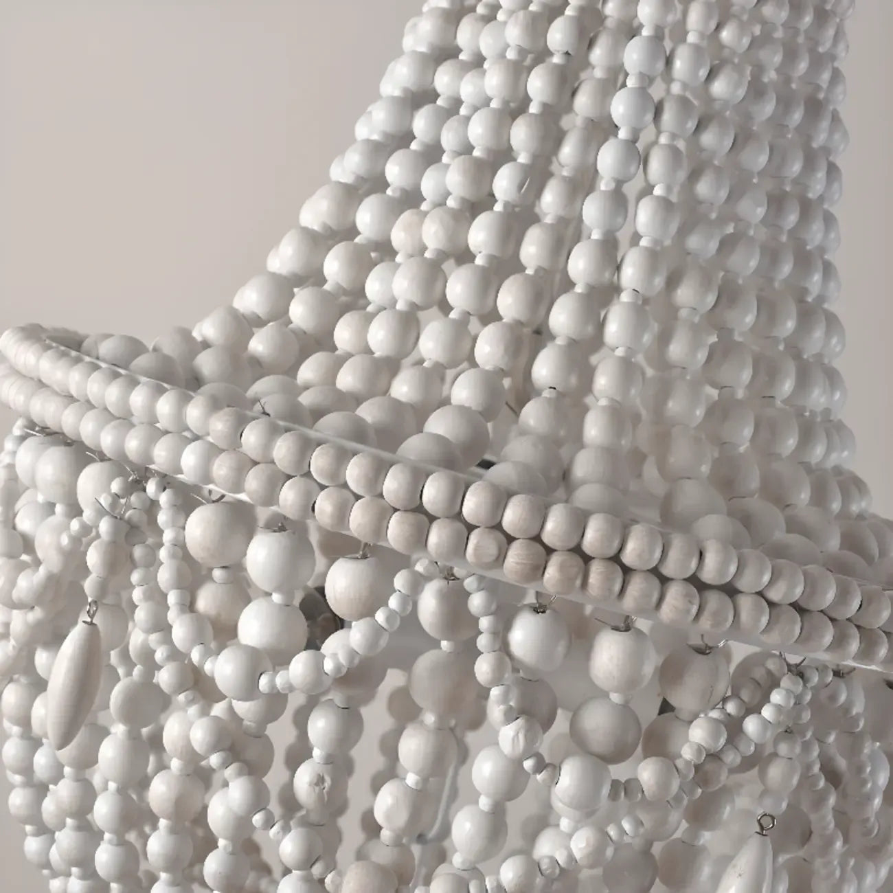 Lustre élégant à perles blanches pour salle à manger moderne