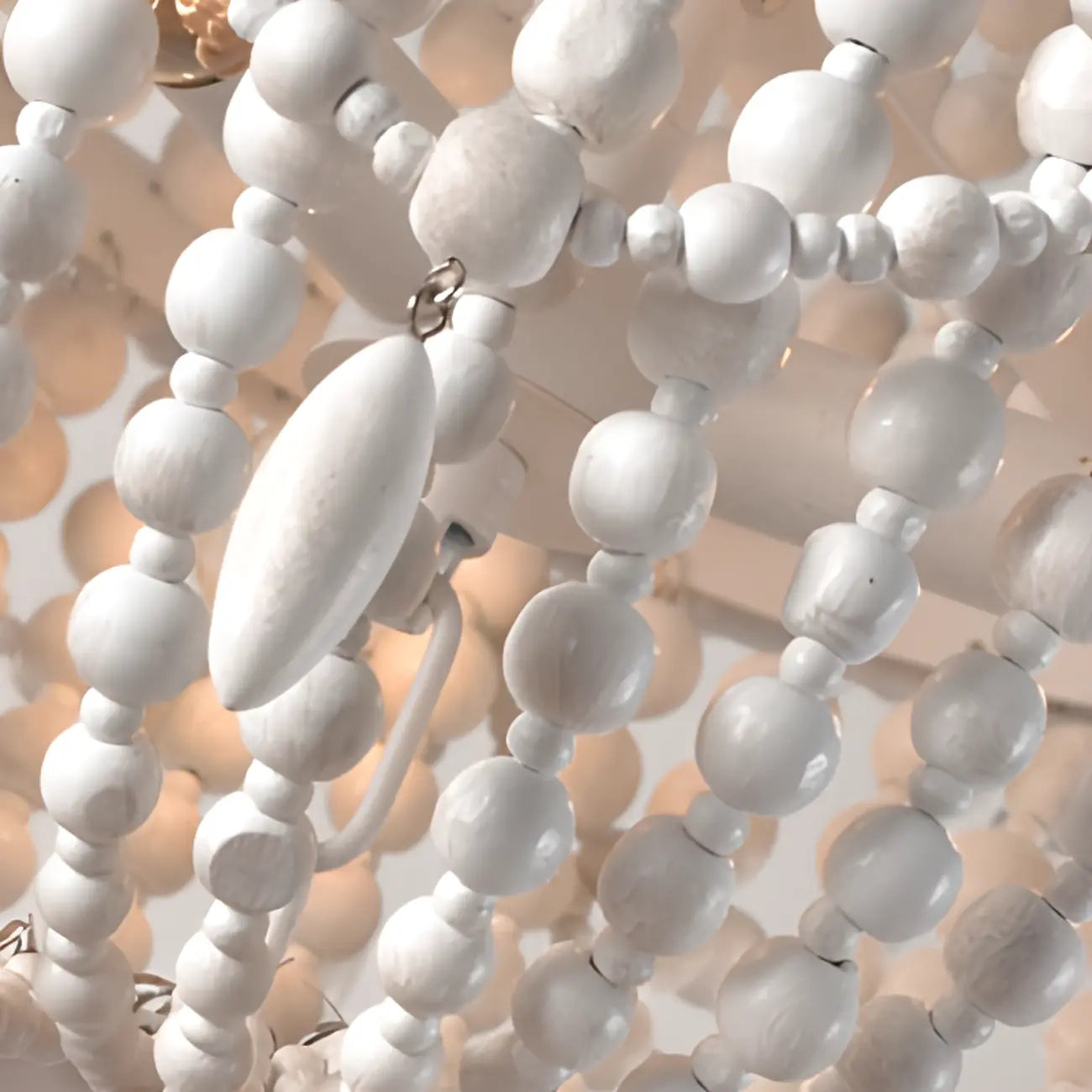 Lustre élégant à perles blanches pour salle à manger moderne