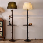 Lampadaire élégant en bois avec étagère et abat-jour en tissu