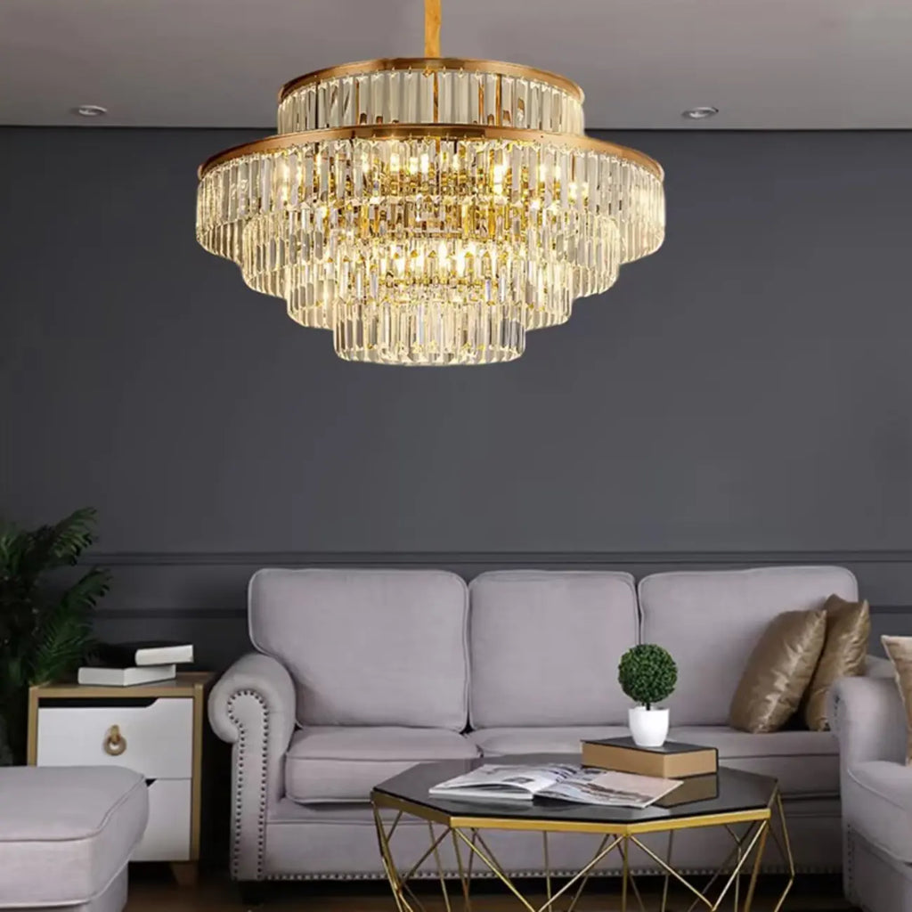 Lustre luxueux en cristal doré à plusieurs niveaux