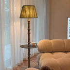 Lampadaire élégant en bois avec étagère et abat-jour en tissu