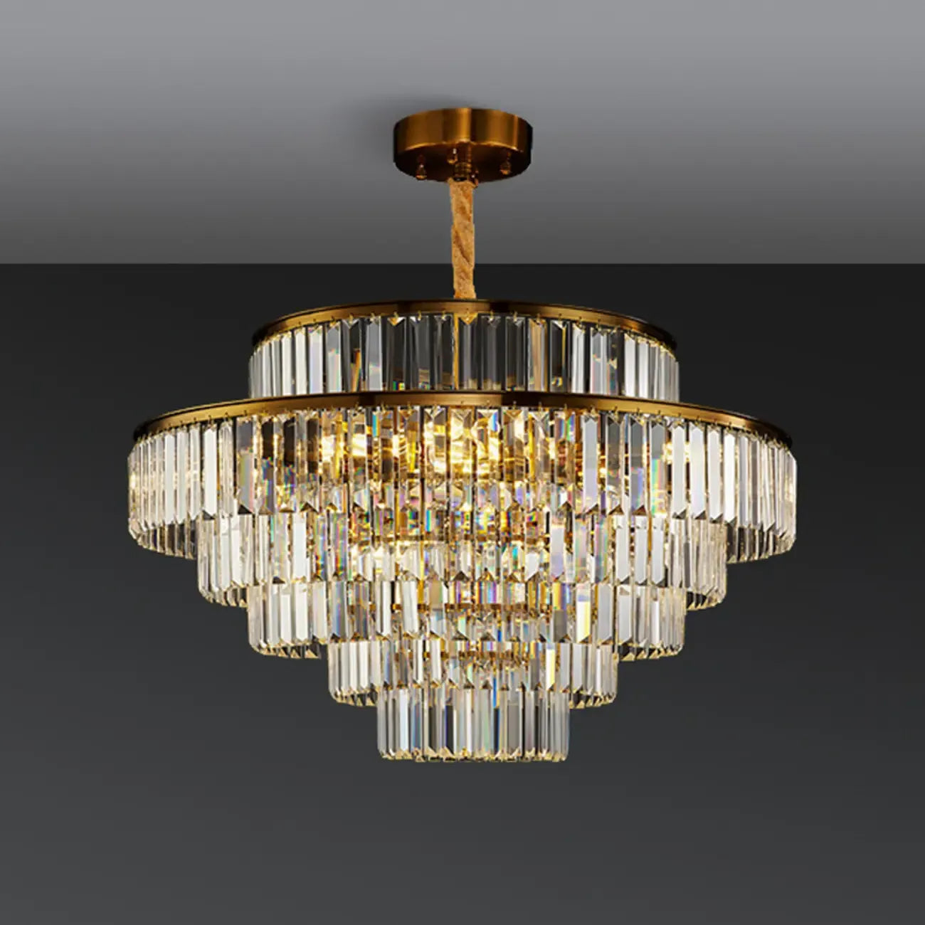 Lustre luxueux en cristal doré à plusieurs niveaux