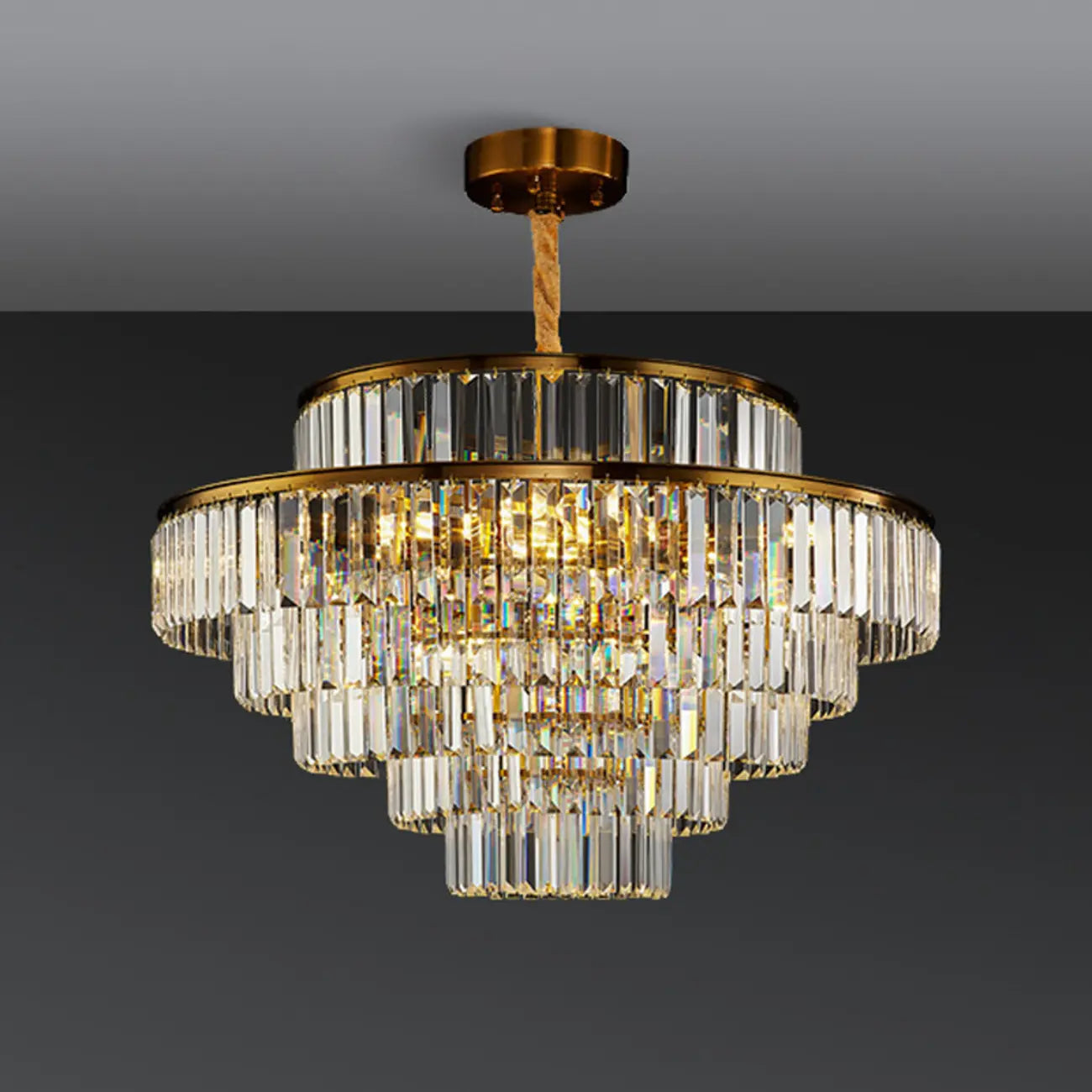 Lustre luxueux en cristal doré à plusieurs niveaux