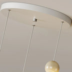 Suspension ronde design en forme de lune avec détails perlés pour la décoration intérieure