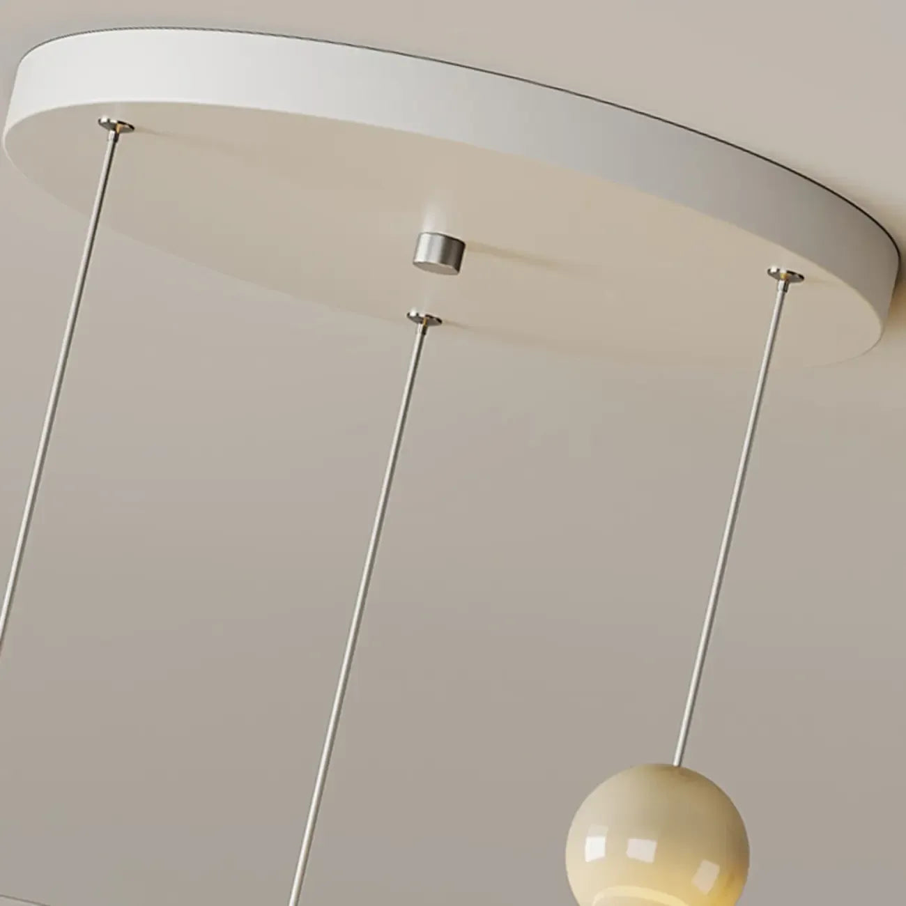 Suspension ronde design en forme de lune avec détails perlés pour la décoration intérieure