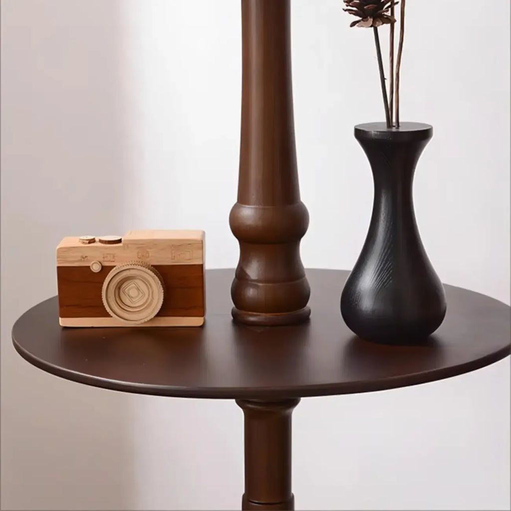 Lampadaire élégant en bois avec étagère et abat-jour en tissu