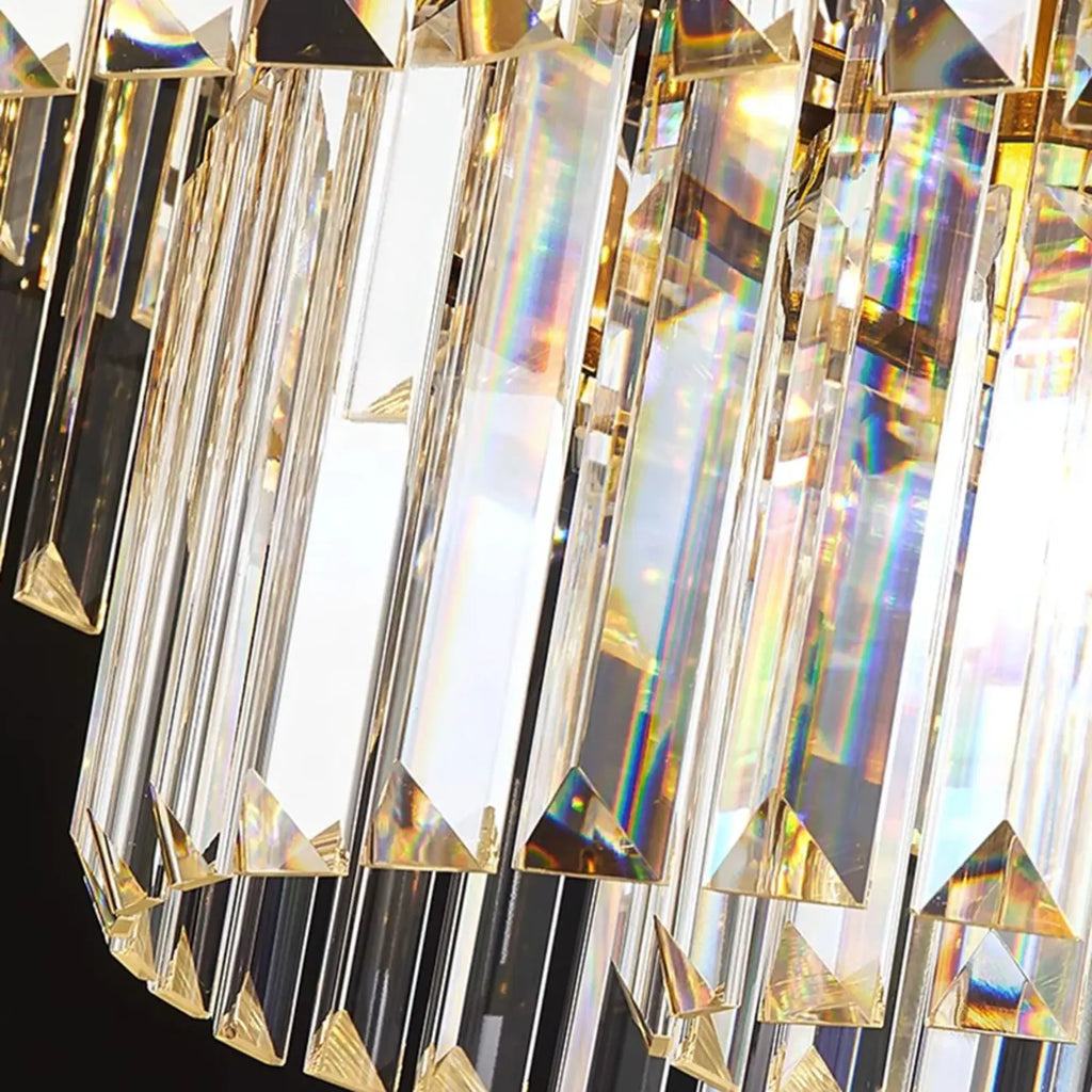 Lustre luxueux en cristal doré à plusieurs niveaux