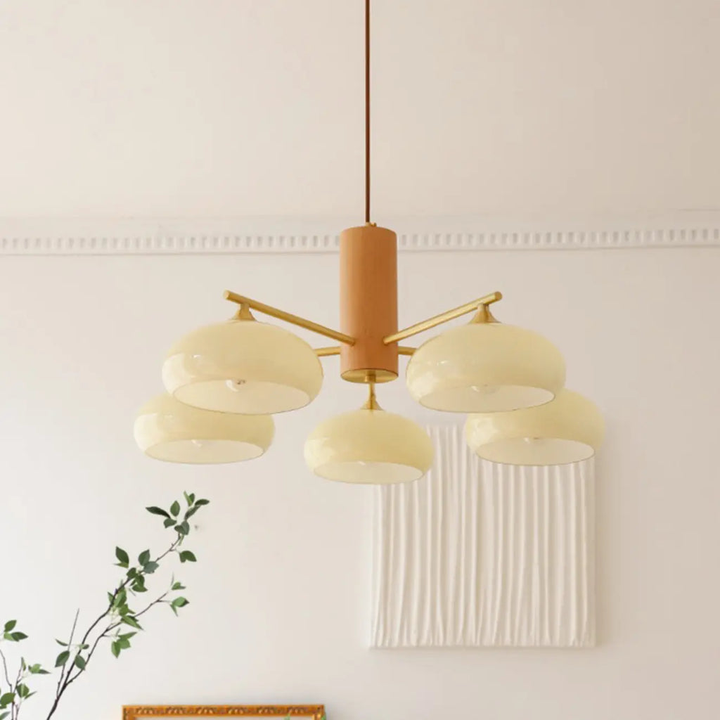 Lustre contemporain en bois et verre jaune laiteux