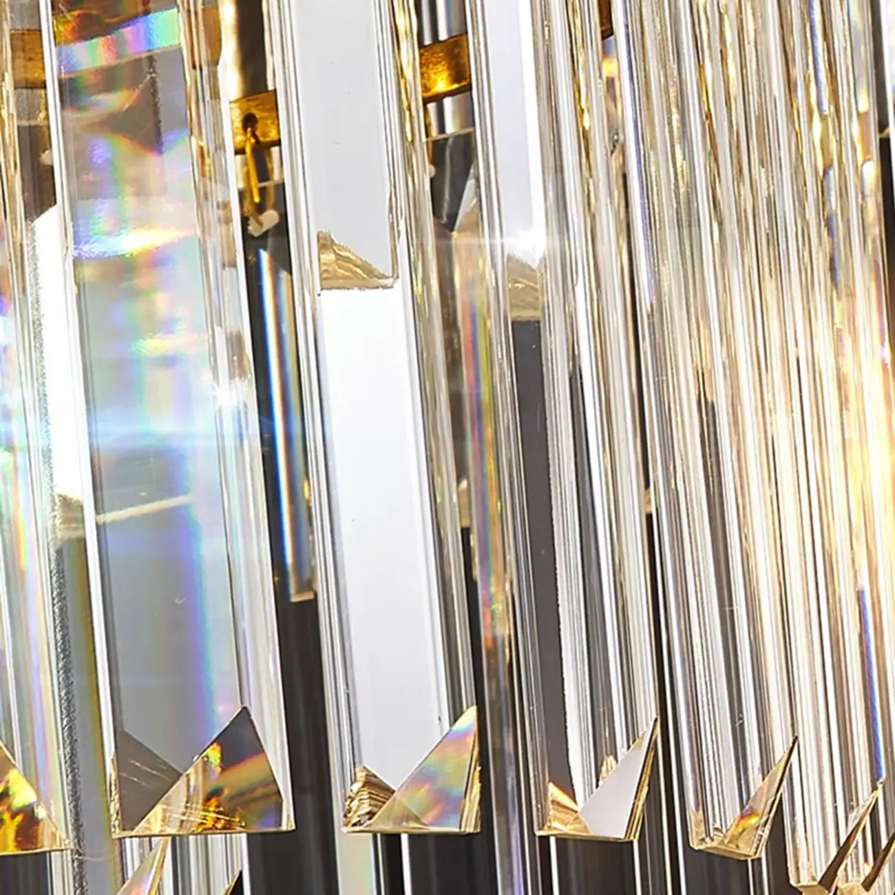 Lustre luxueux en cristal doré à plusieurs niveaux