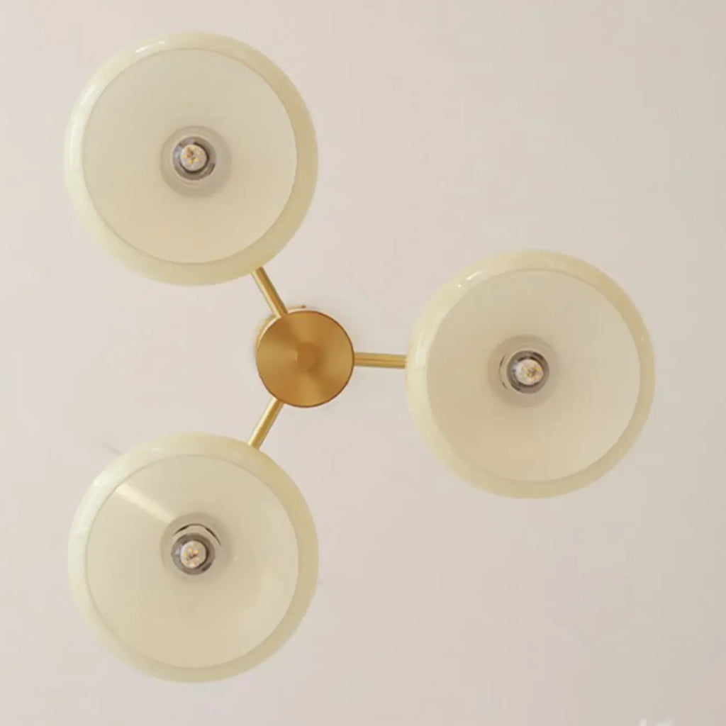 Lustre contemporain en bois et verre jaune laiteux