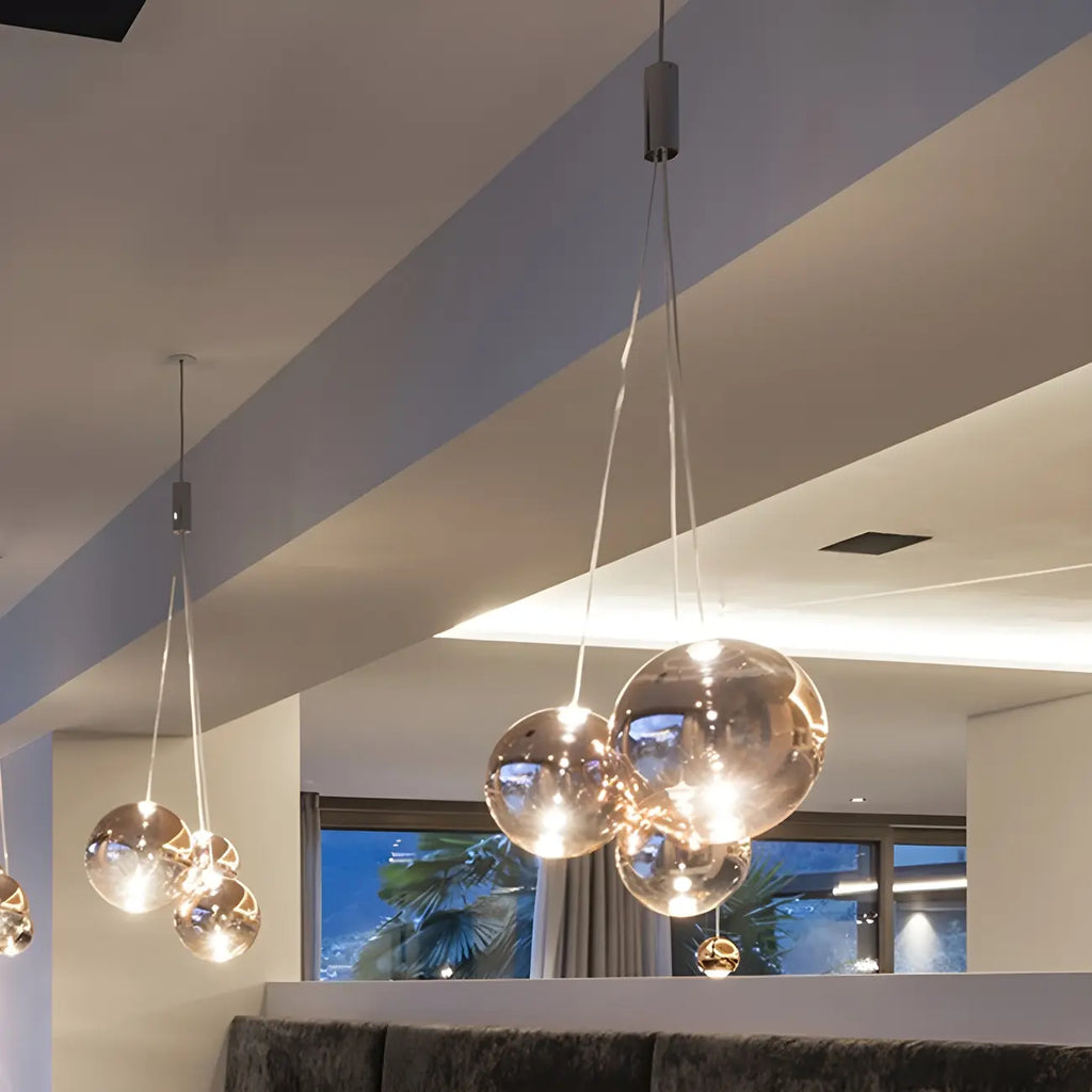 Lampadario a 3 luci con mini sfere in vetro a LED dal design moderno
