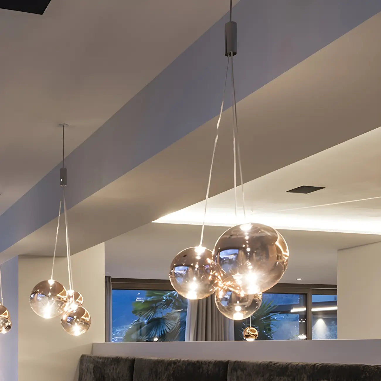 Lampadario a 3 luci con mini sfere in vetro a LED dal design moderno
