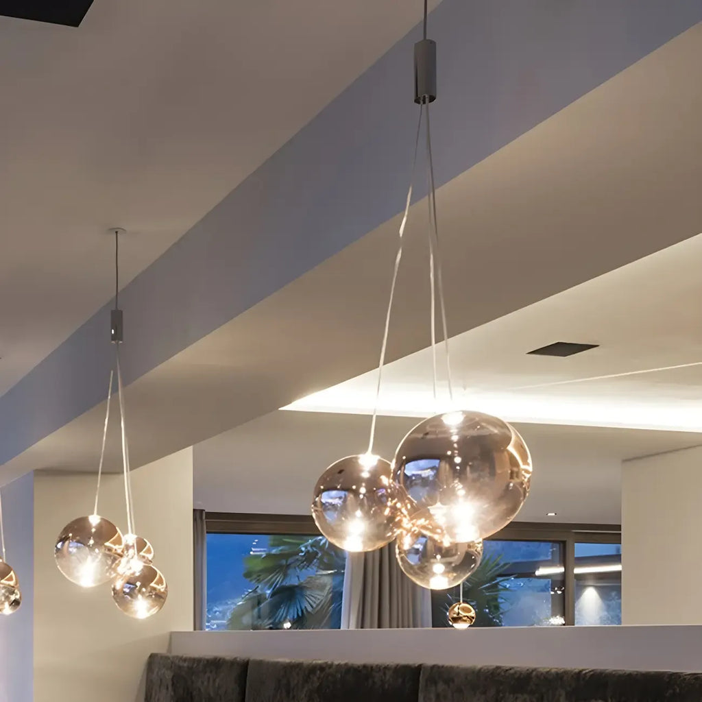 Lampadario a 3 luci con mini sfere in vetro a LED dal design moderno