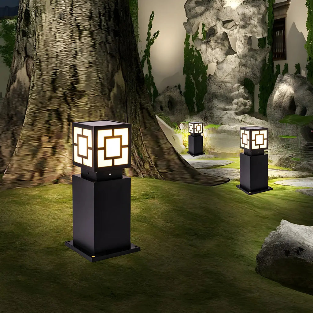 Borne d'éclairage extérieur classique à LED solaires noires pour allée paysagère