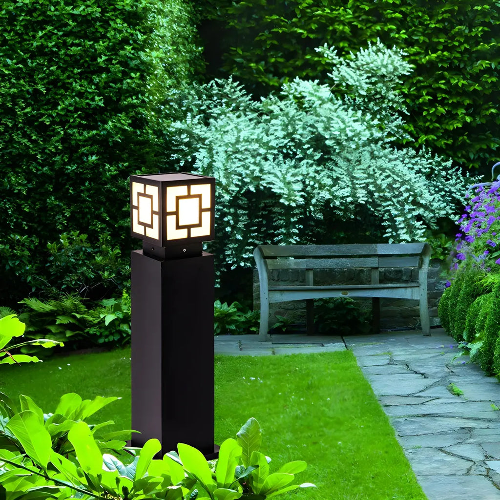 Borne d'éclairage extérieur classique à LED solaires noires pour allée paysagère