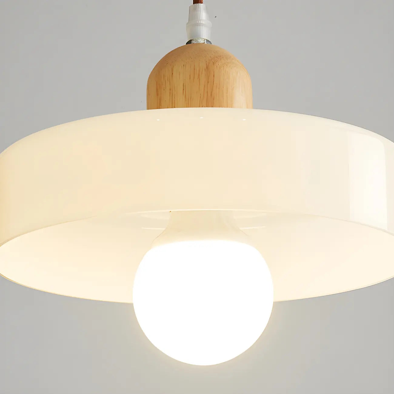 Lampe suspendue LED ronde élégante en verre crème pour chevet