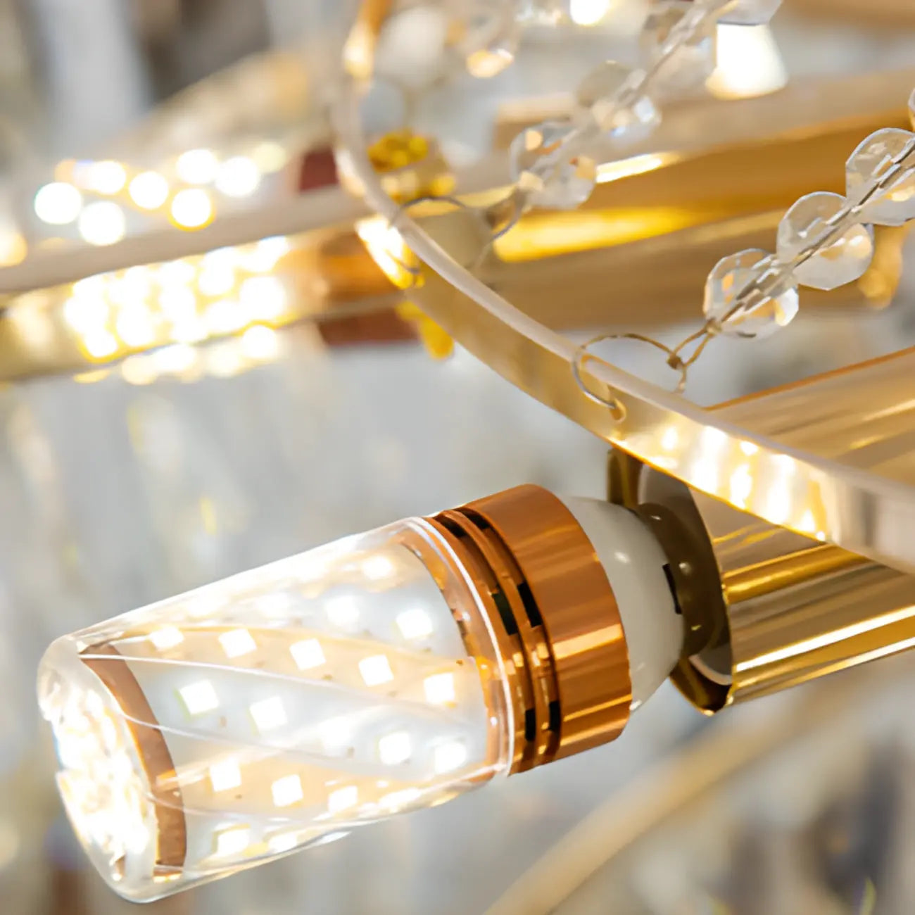 Lustre luxueux en cristal doré à long cascade