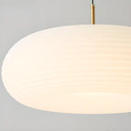 Suspension LED en forme de galet en acrylique crème pour salon