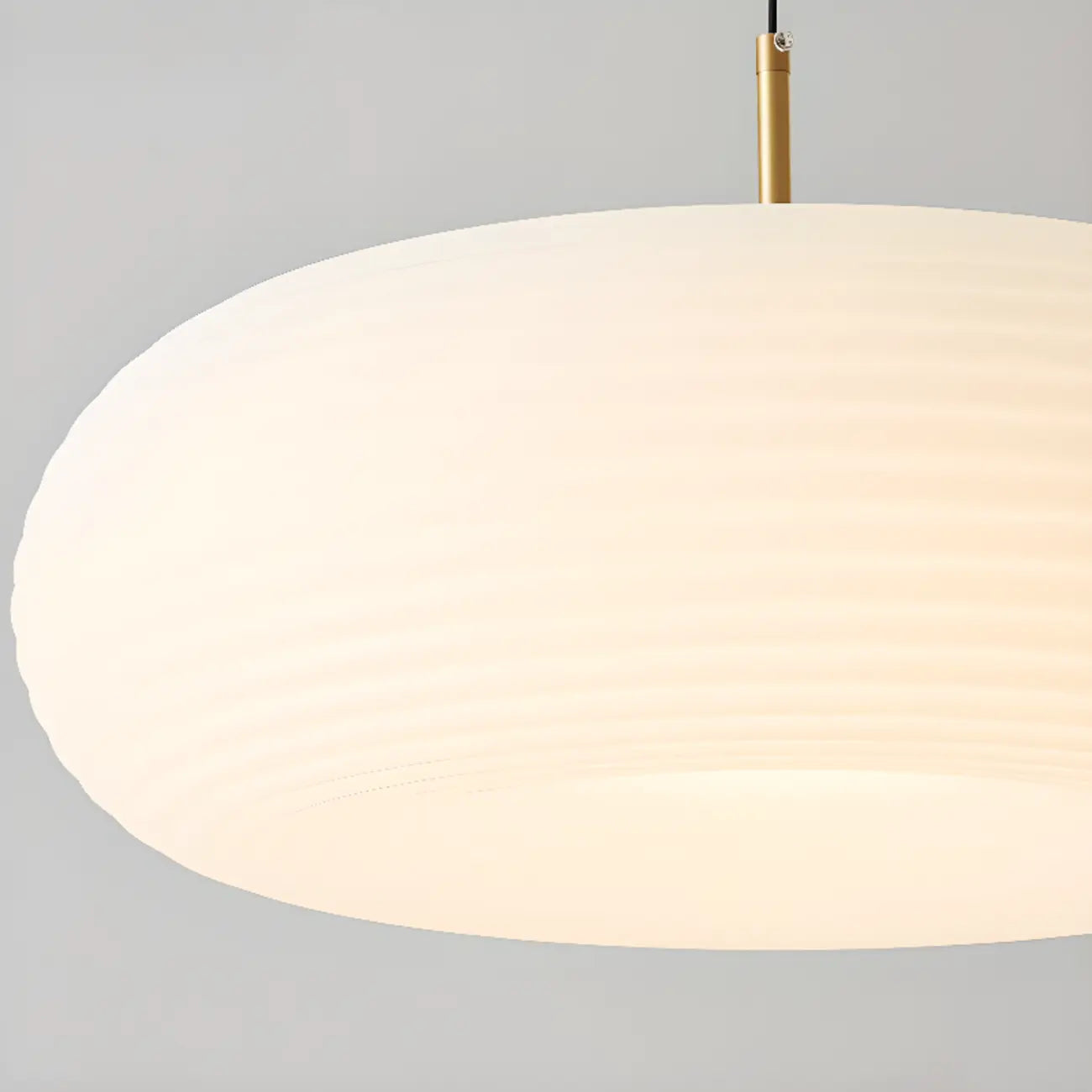 Suspension LED en forme de galet en acrylique crème pour salon