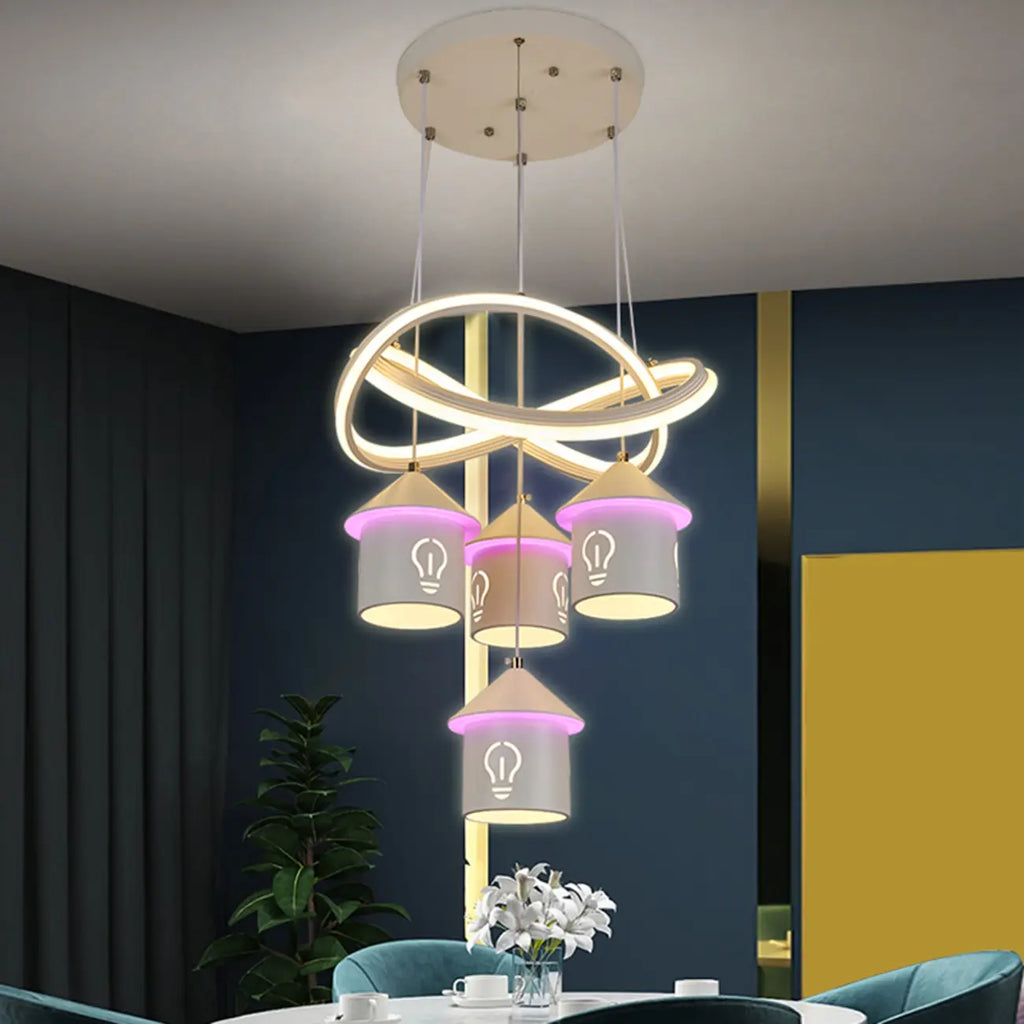 Lustre moderne à 4 lumières LED au design unique.