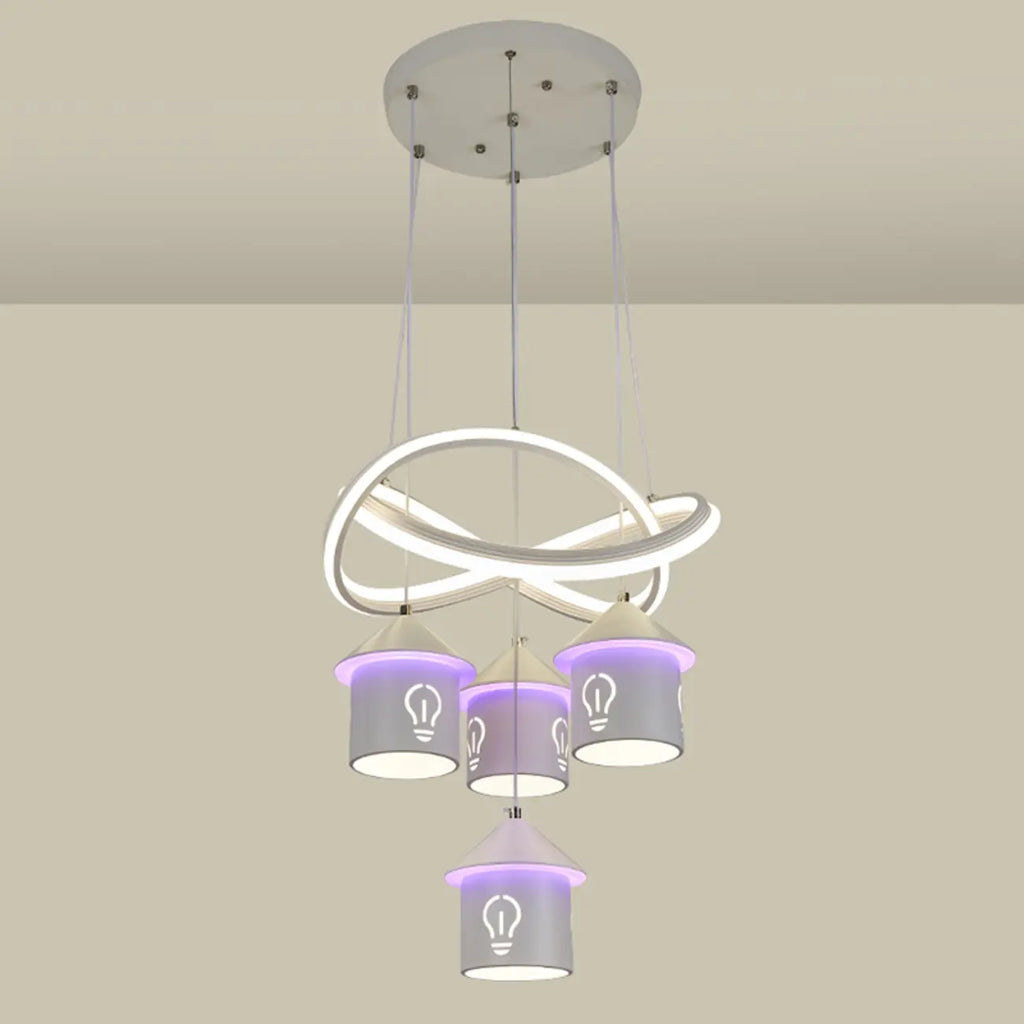 Lustre moderne à 4 lumières LED au design unique.
