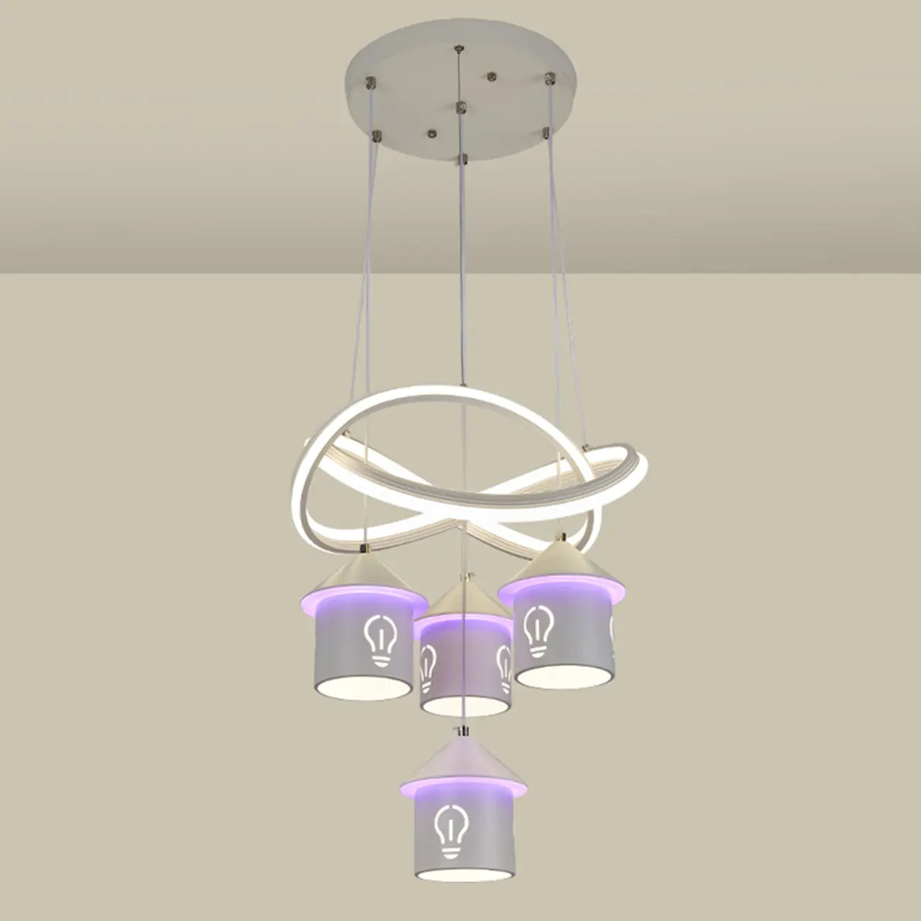 Lustre moderne à 4 lumières LED au design unique.
