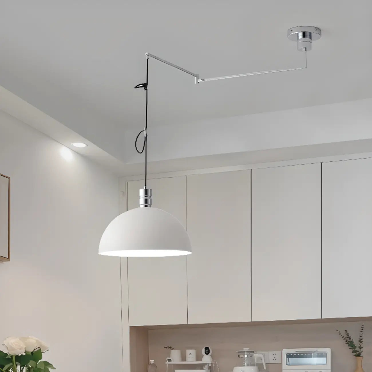 Suspension minimaliste blanche en demi-bol et cordon métallique réglable