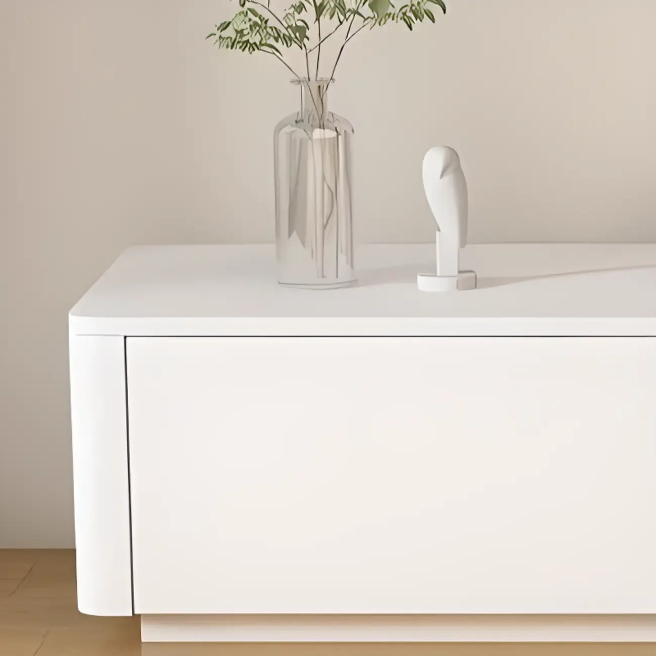 Meuble TV minimaliste en bois blanc avec gestion des câbles