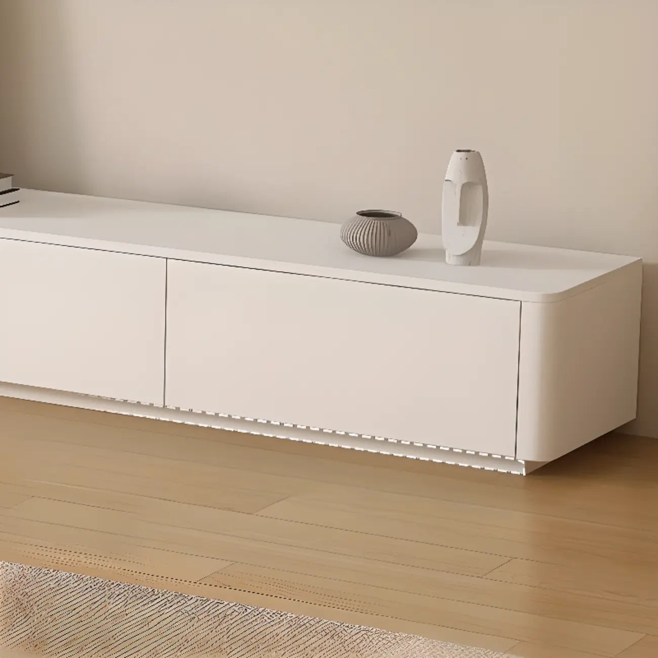 Meuble TV minimaliste en bois blanc avec gestion des câbles