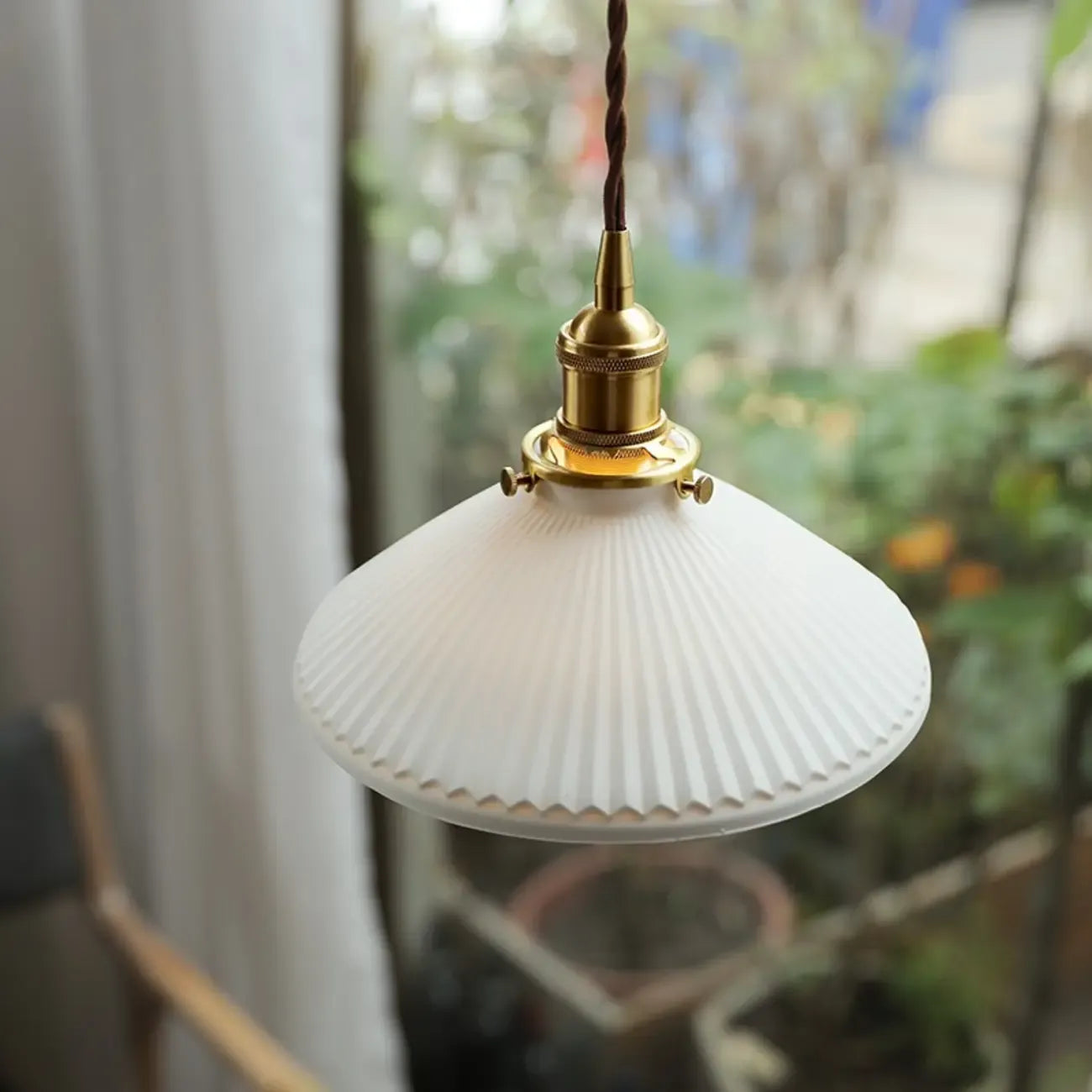 Lampe suspendue conique plissée élégante et classique en céramique pour salon