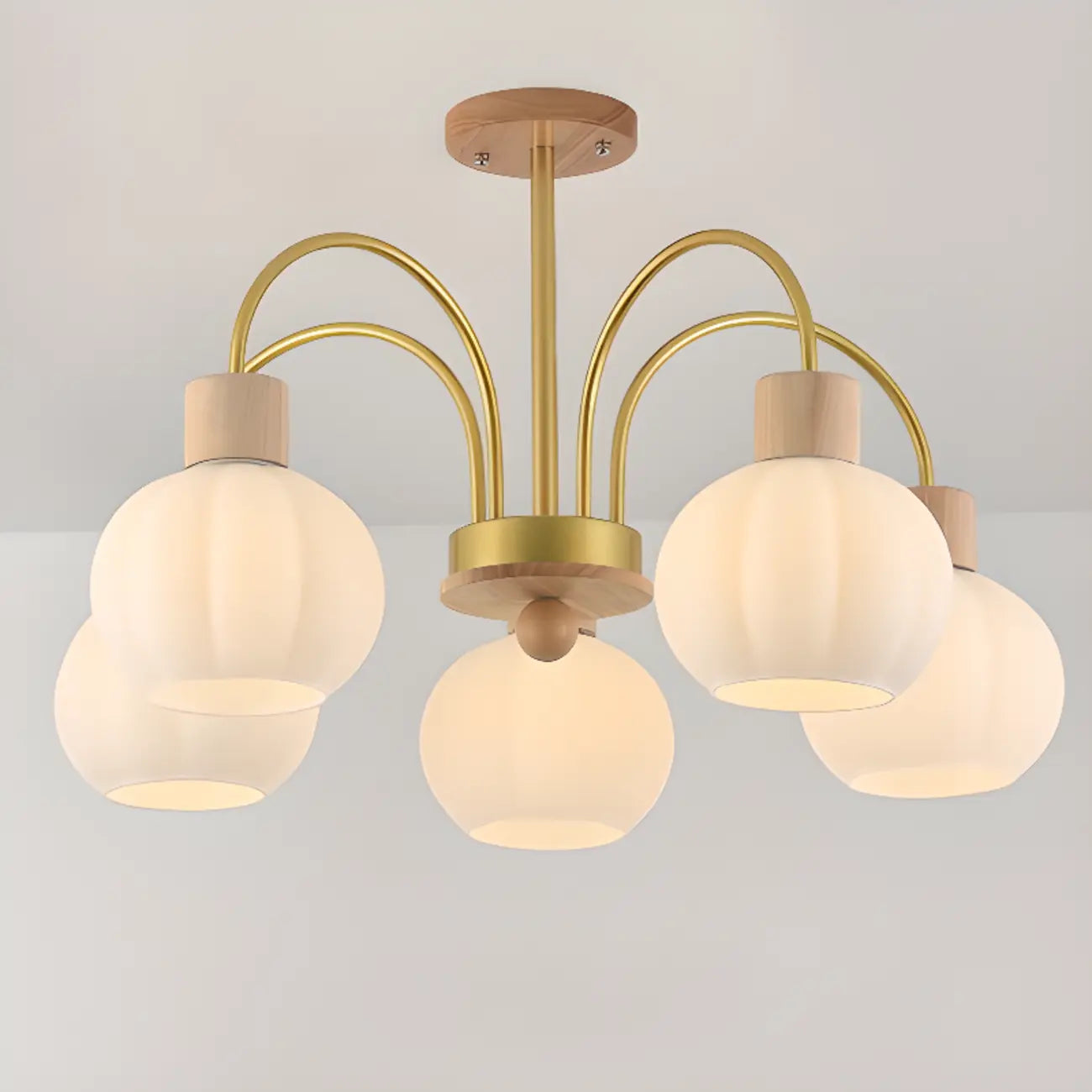 Lustre en verre blanc avec arche dorée, accents de bois et sphère en verre blanc
