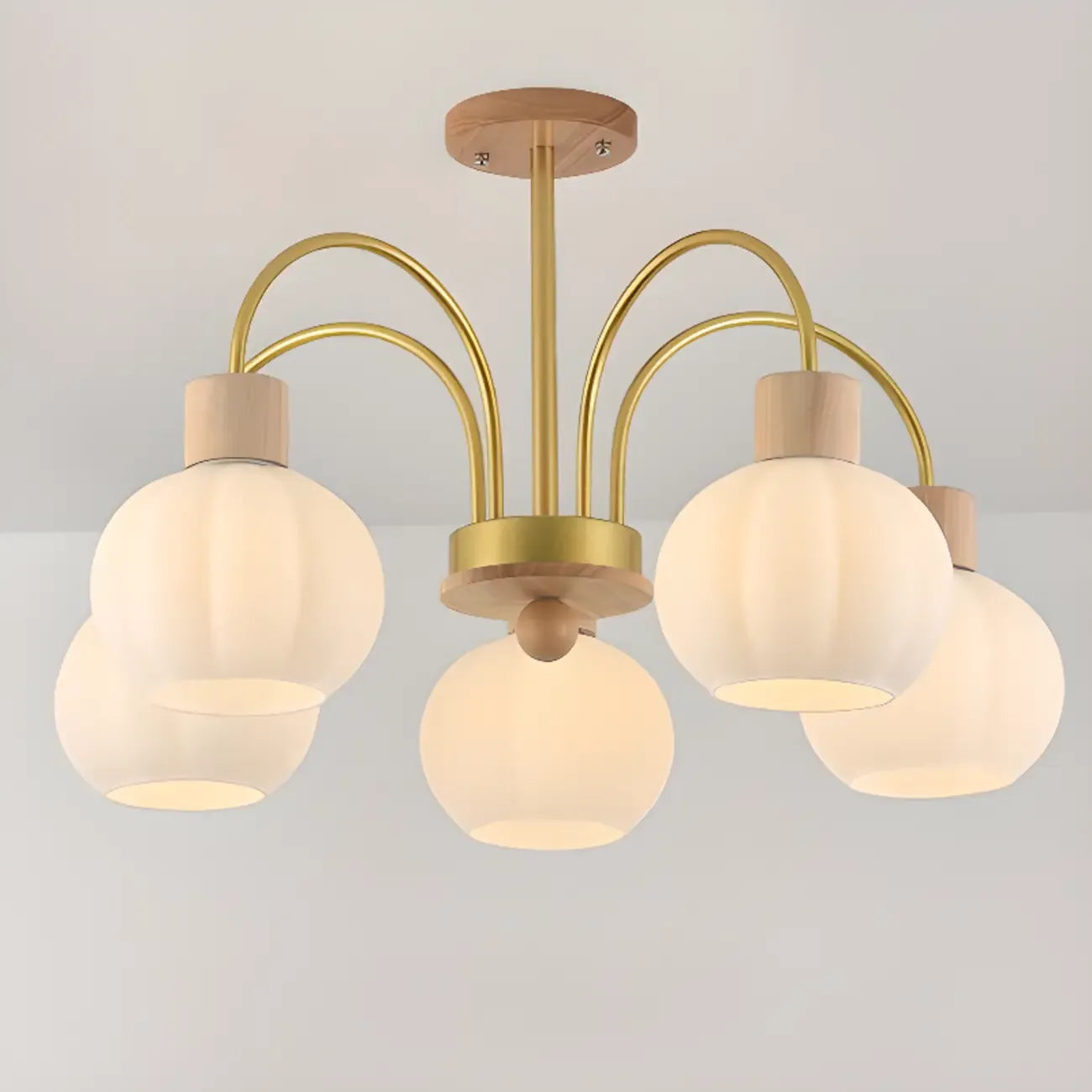 Lustre en verre blanc avec arche dorée, accents de bois et sphère en verre blanc