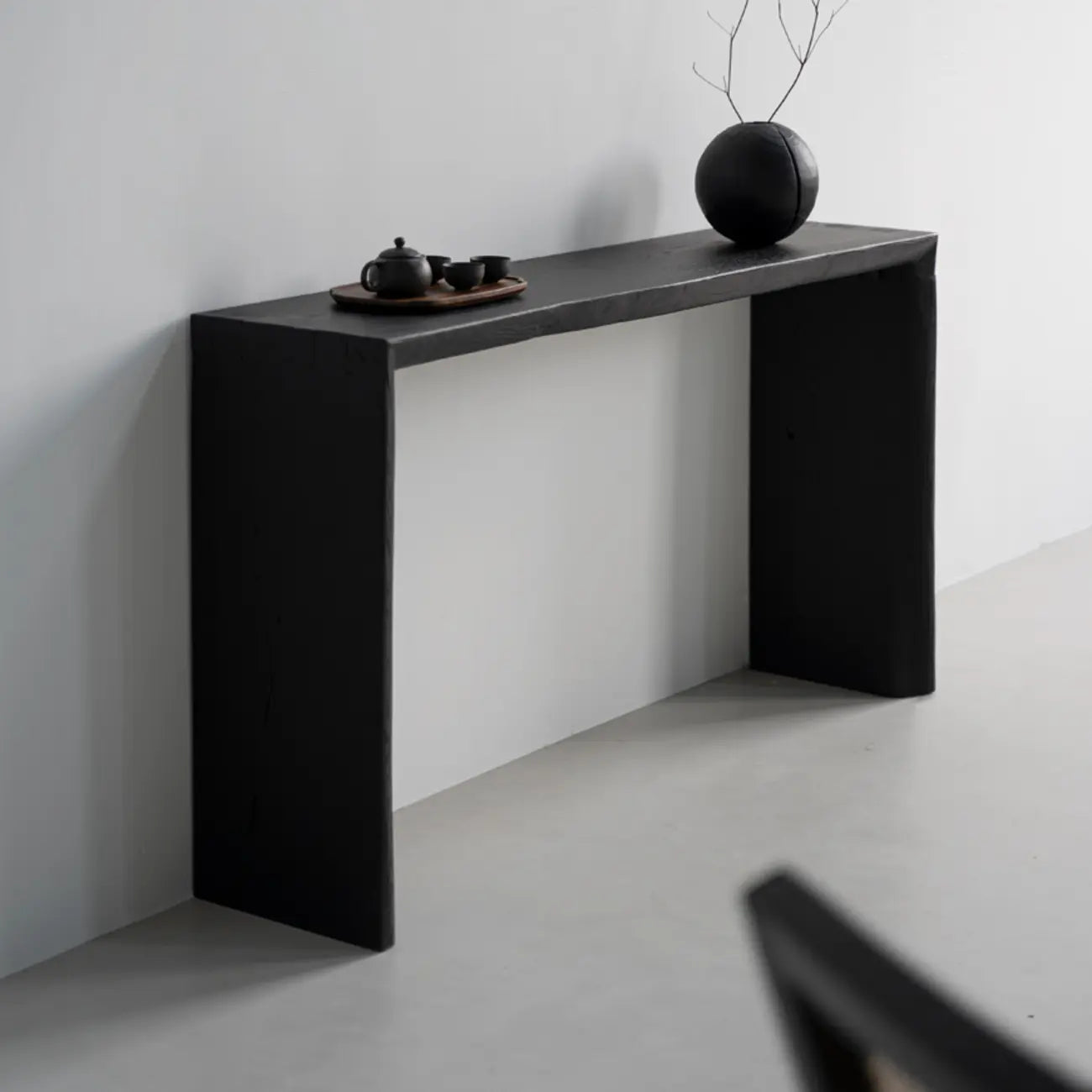 Console minimaliste en bois noir