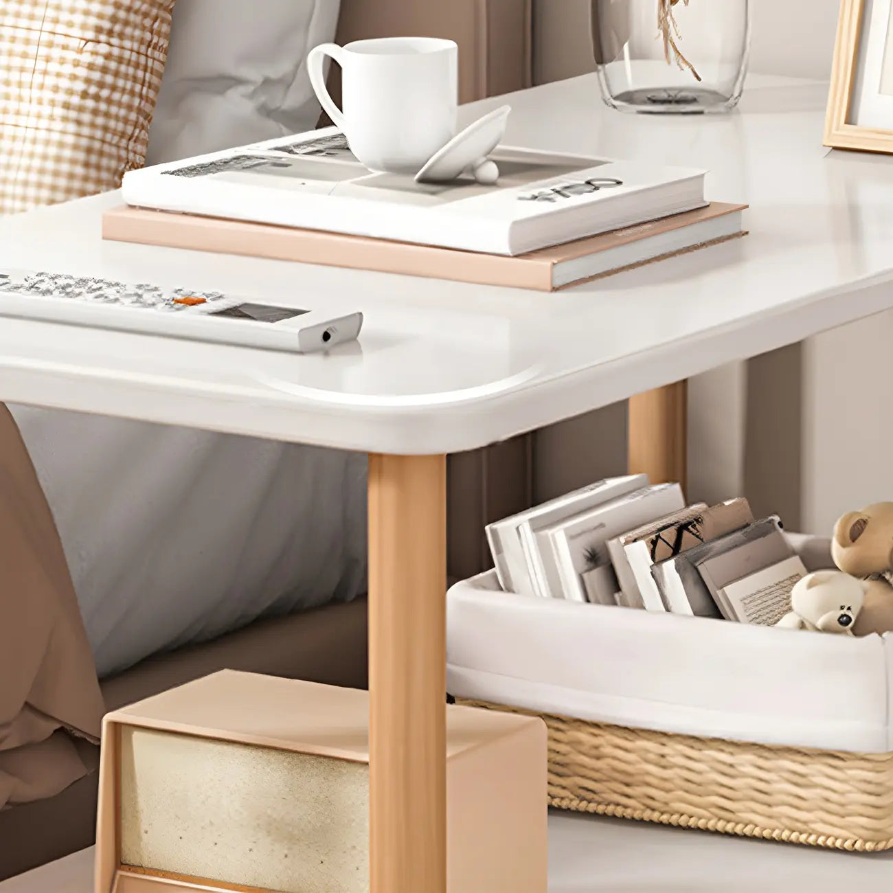 Table de chevet ronde contemporaine en bois avec étagère