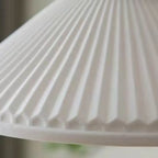 Lampe suspendue conique plissée élégante et classique en céramique pour salon