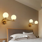 Lampe de coiffeuse médiévale en forme de globe doré avec abat-jour en verre