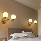 Lampe de coiffeuse médiévale en forme de globe doré avec abat-jour en verre