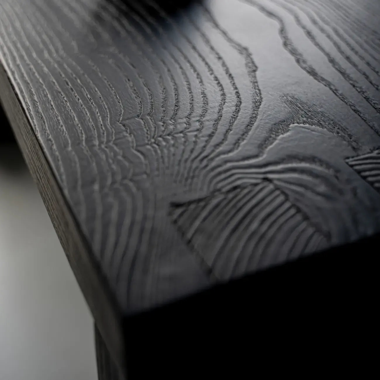 Console minimaliste en bois noir