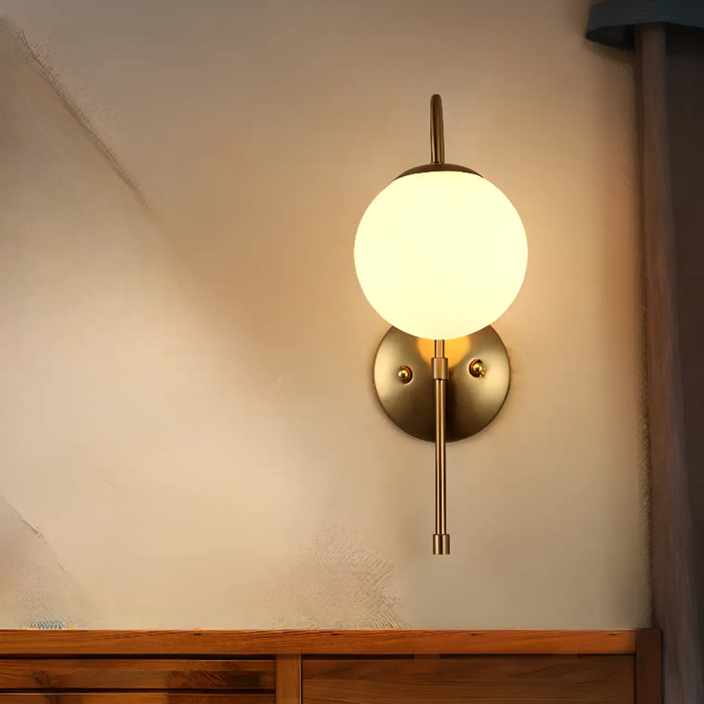 Lampe de coiffeuse médiévale en forme de globe doré avec abat-jour en verre