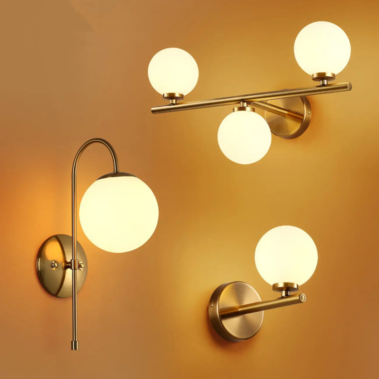 Lampe de coiffeuse médiévale en forme de globe doré avec abat-jour en verre