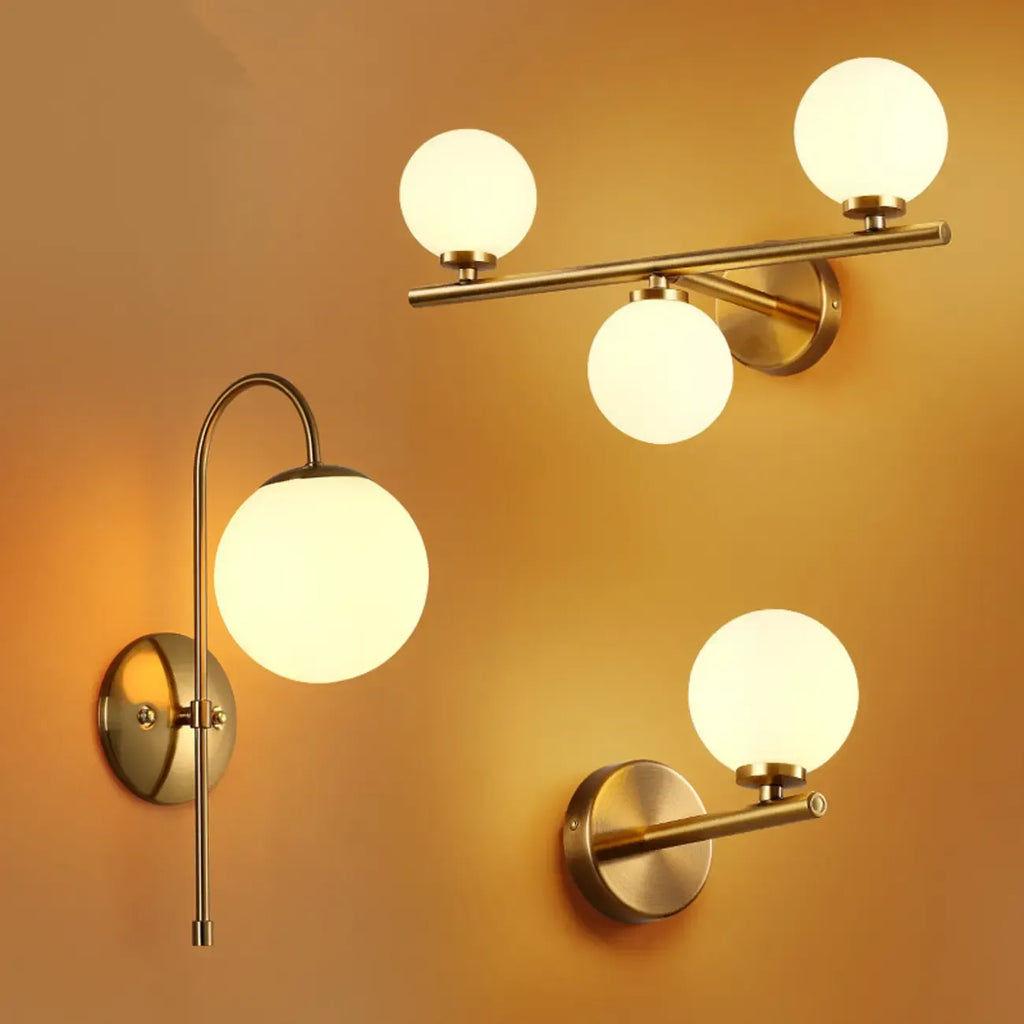 Lampe de coiffeuse médiévale en forme de globe doré avec abat-jour en verre